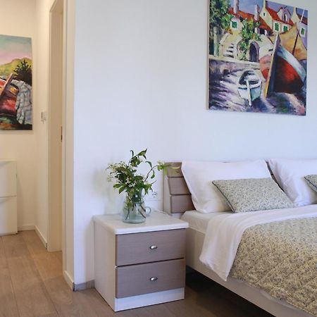Studio Apartment Rosa Krk Krk Town Eksteriør billede